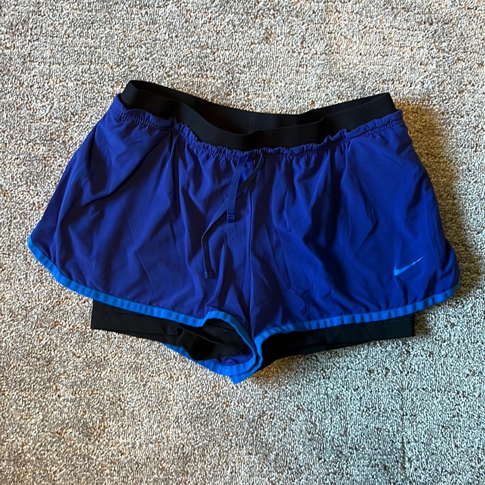 Women’s Size Small Nike shorts with built in liner - Great Condition